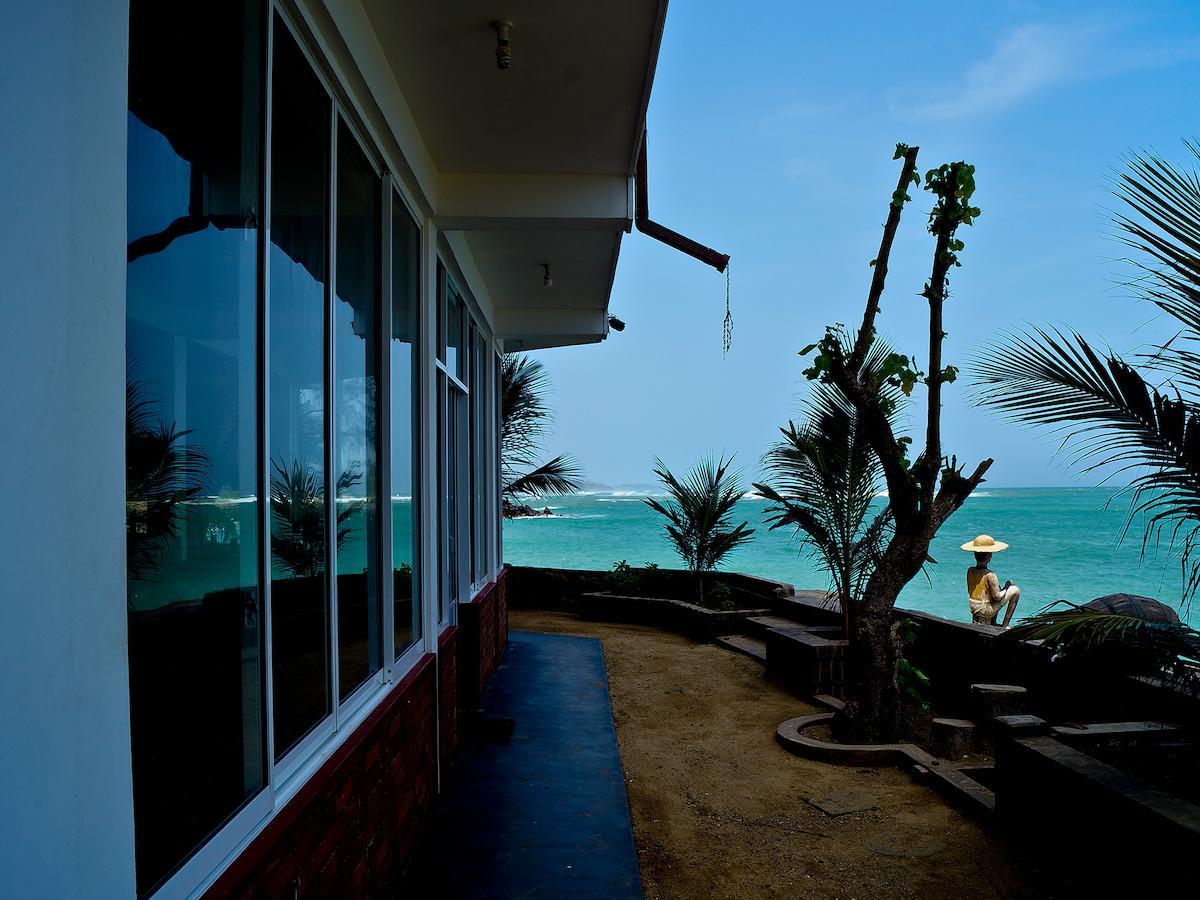 Sayurima Beach Hotel Ahangama Exterior foto