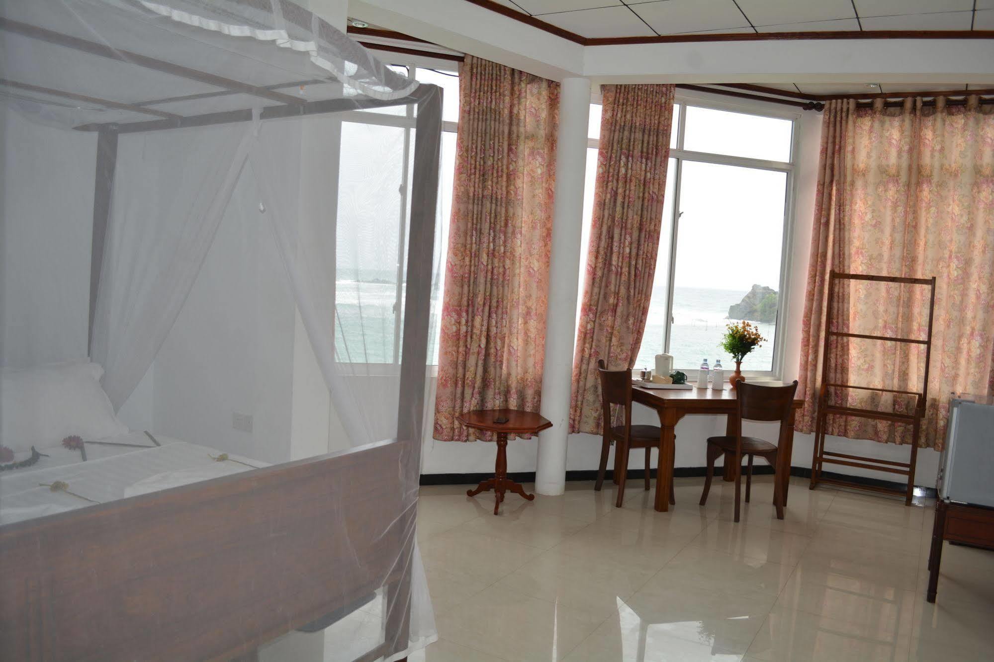 Sayurima Beach Hotel Ahangama Exterior foto